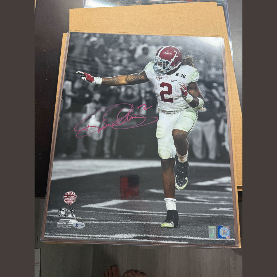 Derrick Henry 15 Heisman Autographed Alabama 16x20 Football Photo - BAS Red Ink