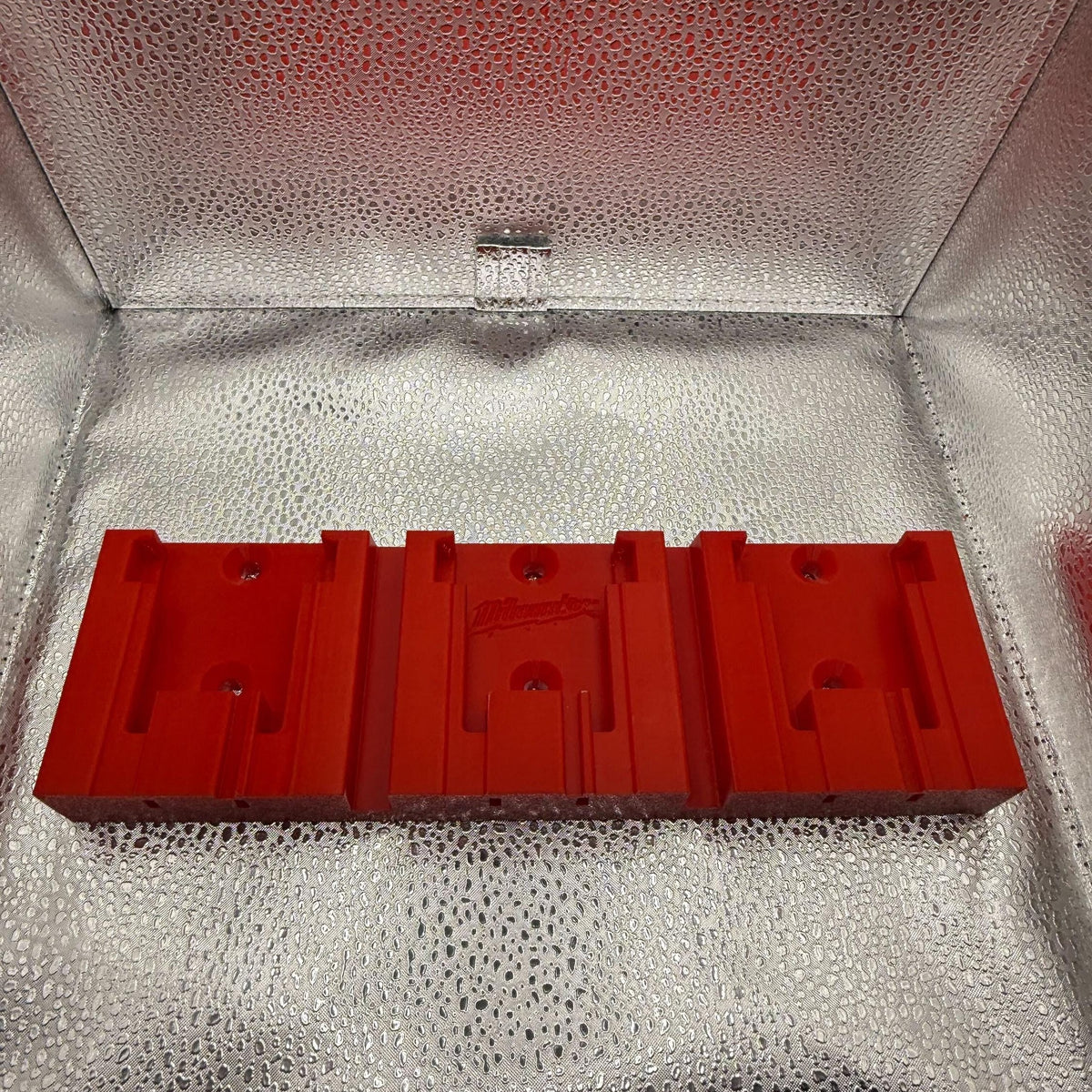 3D Printed Milwaukee M18 Battery Holder - No more scattered batteries!.