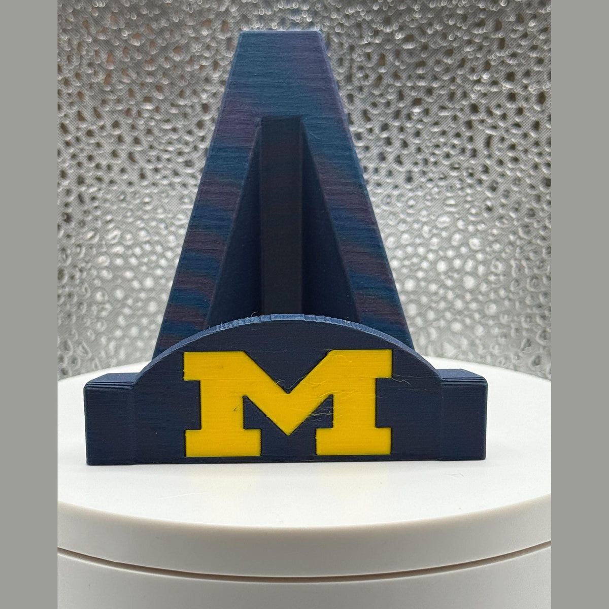 3D printed NCAA University of Michigan Wolverines Card Stand - Rep your team with a good growl.