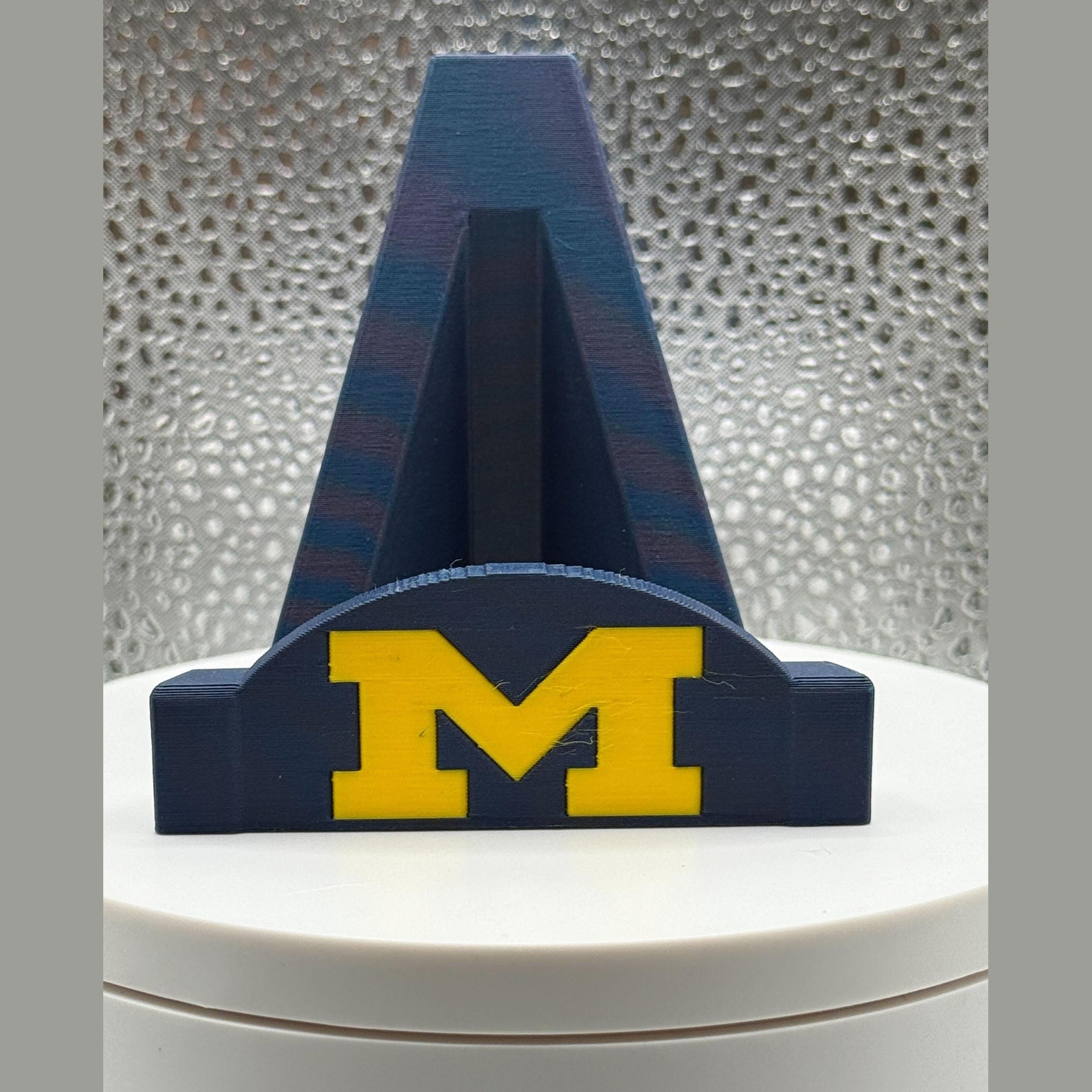 3D printed NCAA University of Michigan Wolverines Card Stand - Rep your team with a good growl.