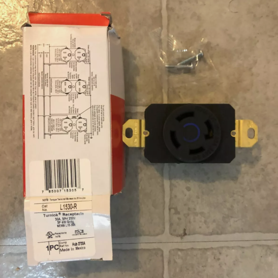 NEW Pass and Seymour Legrand Turnlok Receptacle 30A 3PH 250V 3P 4W Grdg L1530-R LOT 4365.