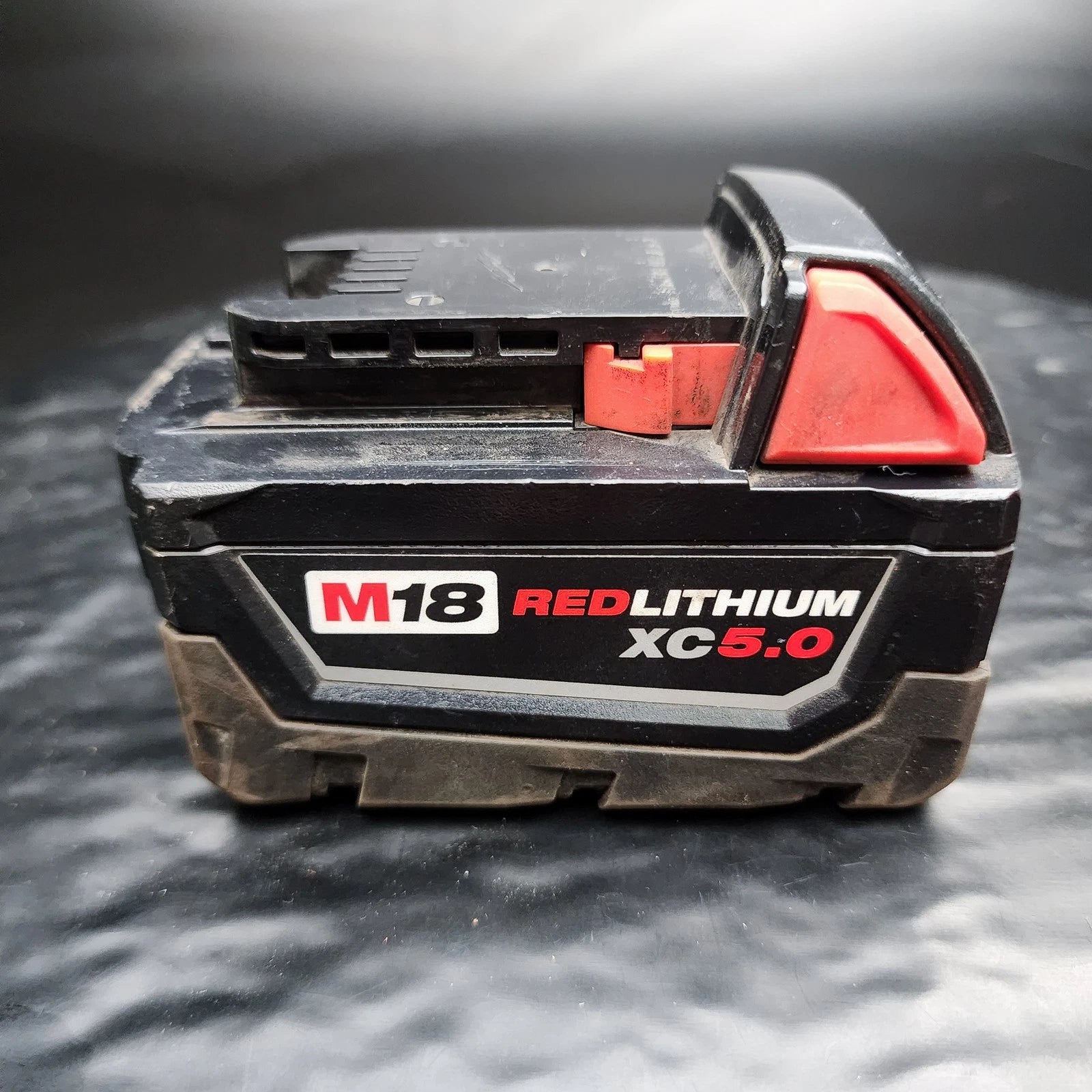 Genuine Milwaukee 48-11-1850 XC 5.0Ah M18 18V Battery Power Tool Replacement USED.