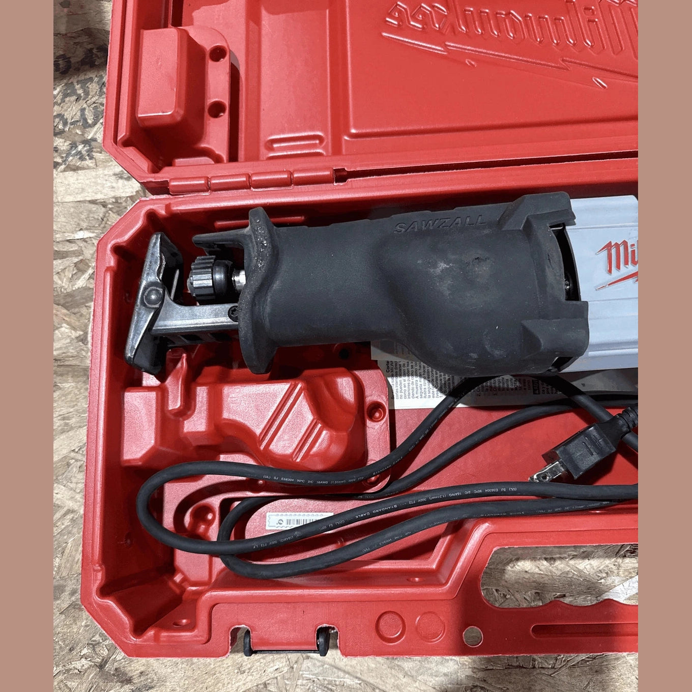 YARD Milwaukee 12 Amp SAWZALL Reciprocating Saw with Case USED