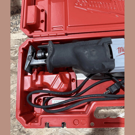 YARD Milwaukee 12 Amp SAWZALL Reciprocating Saw with Case USED
