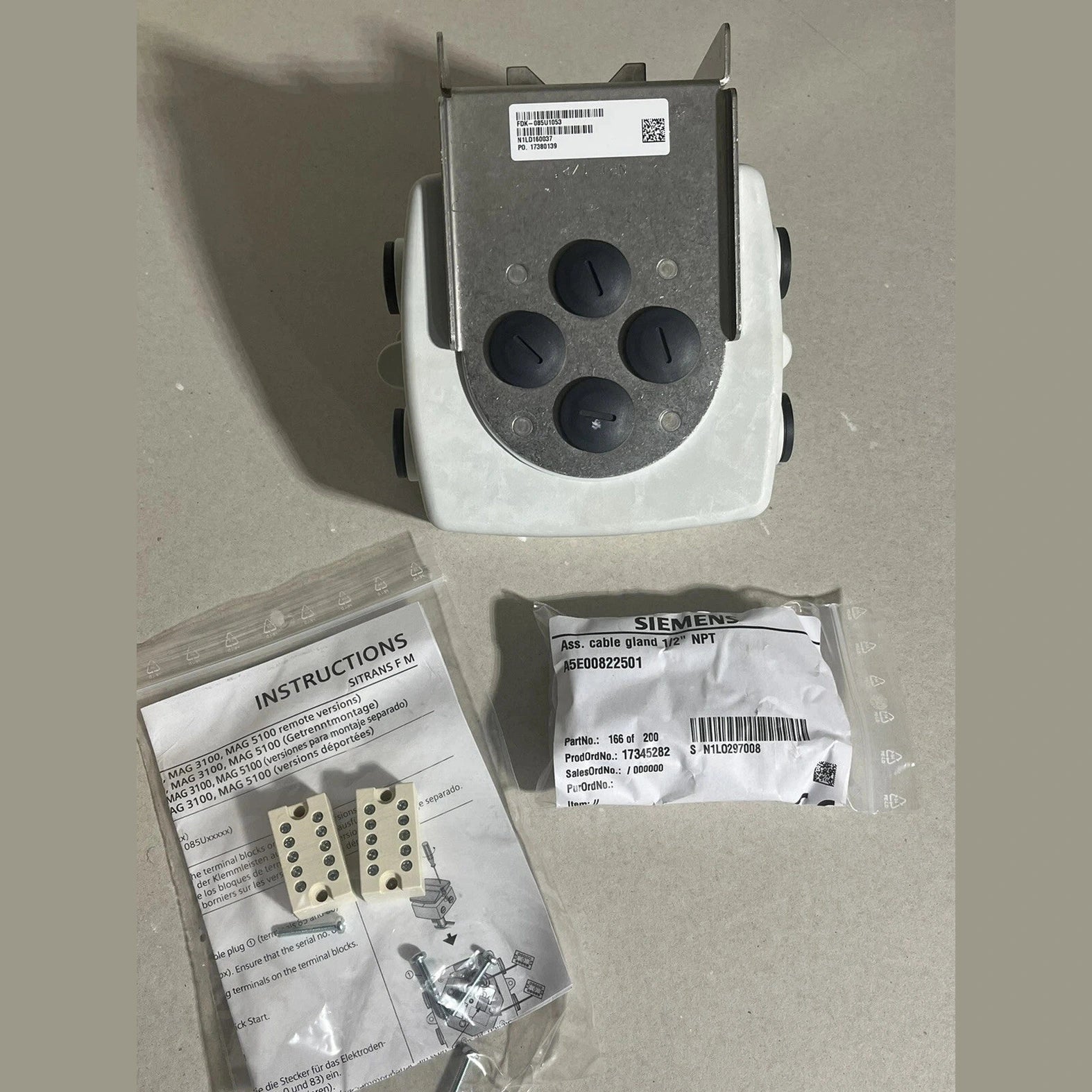 NEW SIEMENS FDK-085U1053 FDK085U1053 Mounting Wall Bracket Instrument Mounting Kit